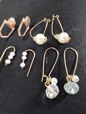 Lot of 4 earrings